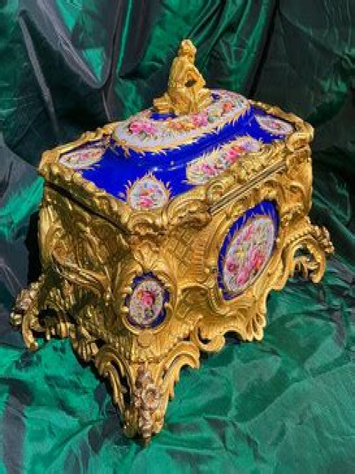 Discovering The Charm Of Antiques