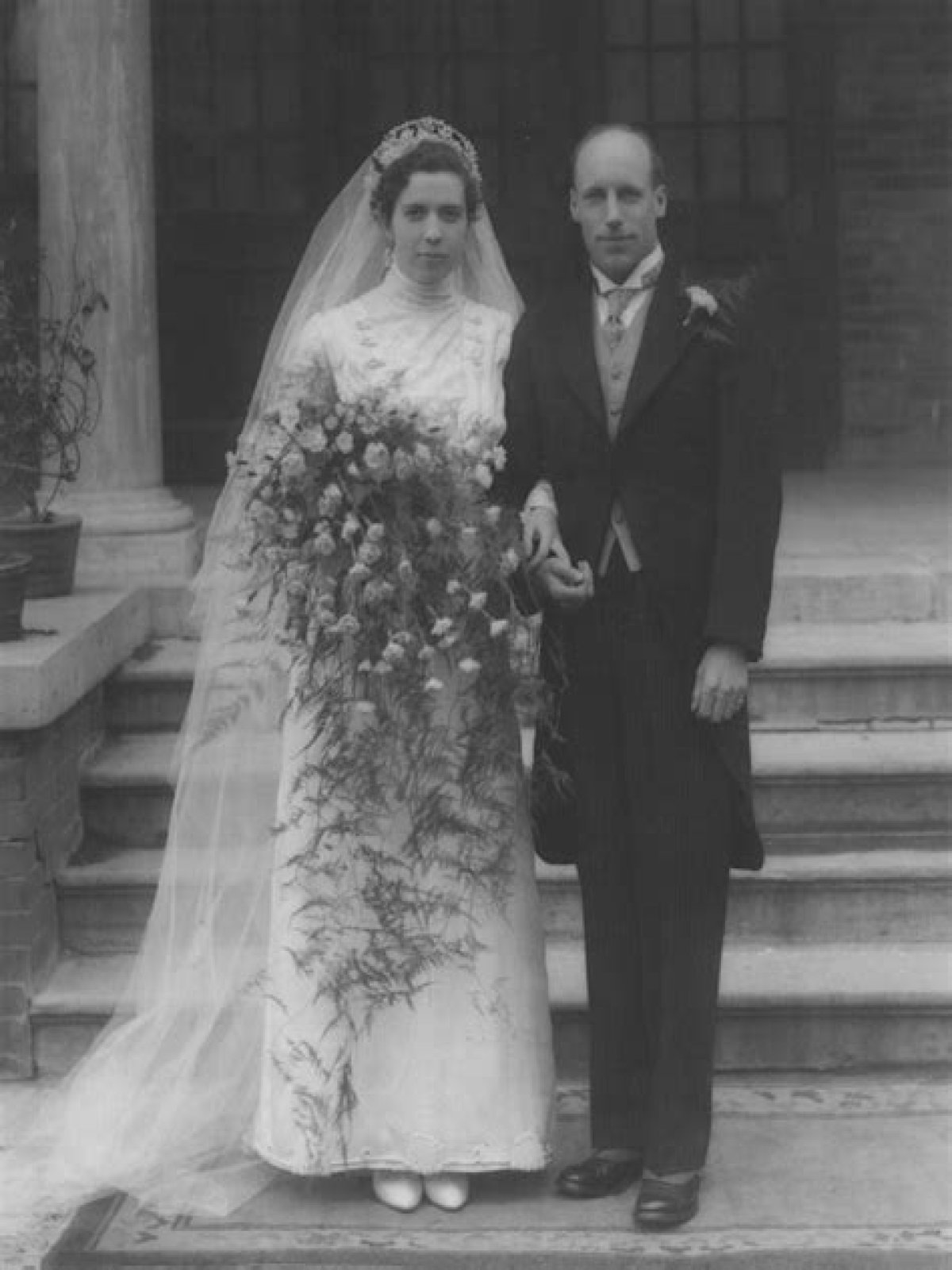 Discovering The Life Of Eric Lindell's Wife