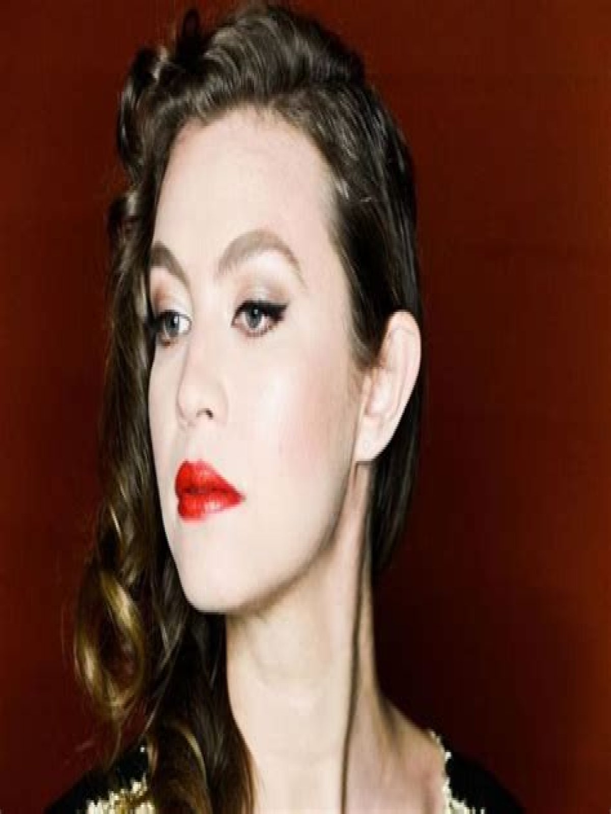 Elvy Yost: The Rising Star Of Indonesian Entertainment